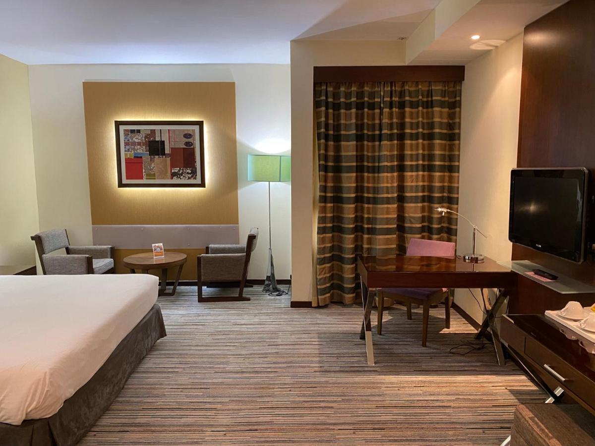 Phoenix Plaza Hotel Apartments Абу-Даби Экстерьер фото