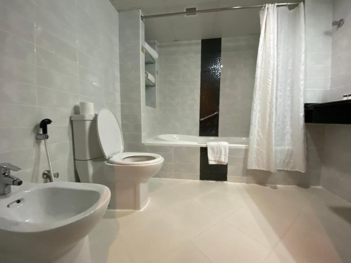 Phoenix Plaza Hotel Apartments Абу-Даби Экстерьер фото