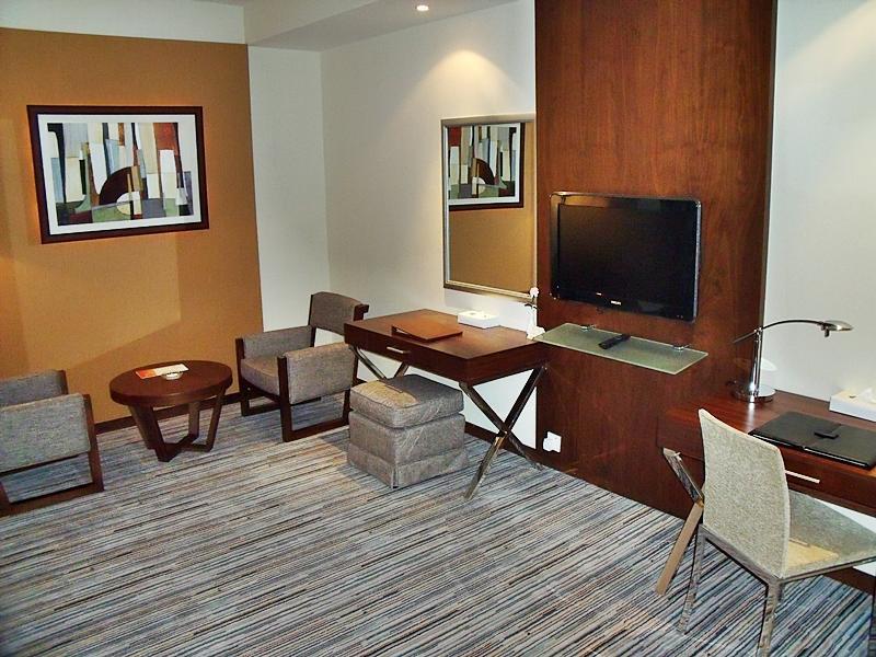 Phoenix Plaza Hotel Apartments Абу-Даби Экстерьер фото